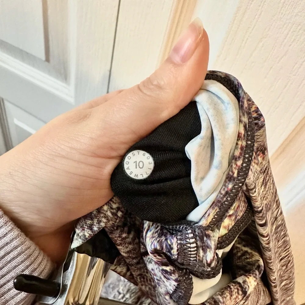 Lululemon wunder under hi rise tight (nulux 28”) - Picture 9 of 9